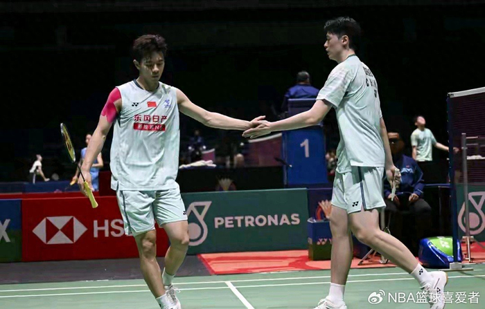 开云体育下载APP-全英赛国羽悲喜夜：女线扛旗，男队团灭，决赛死磕韩国！|安洗莹|王祉怡|女双|半决赛|全英羽毛球公开赛_新浪体育_新浪新闻